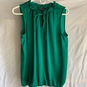 Beautiful kelly green sleeveless blouse size M